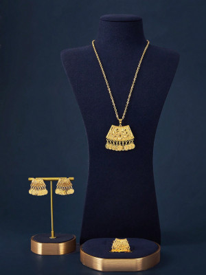 A set of vintage fashion accessories made of gold-plated coppe