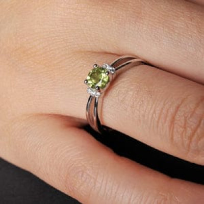 925 Sterling Silver Peridot Solitaire Ring for Women